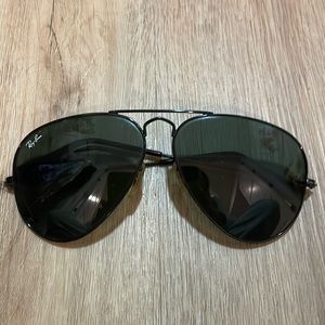 Ray Ban black aviators
